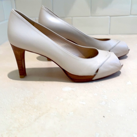 Stuart Weizman Cream Peep Toe Shoes - Picture 4 of 7